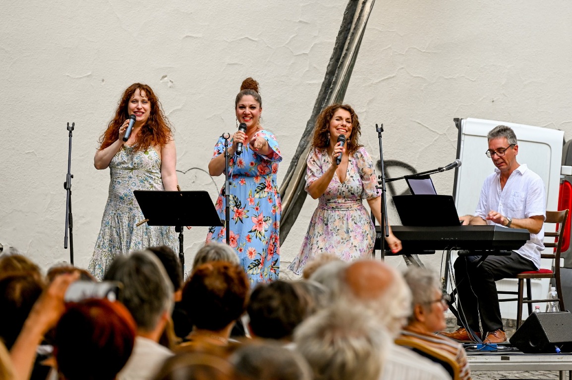 Free street music concert series: Three Yiddishe Mamas