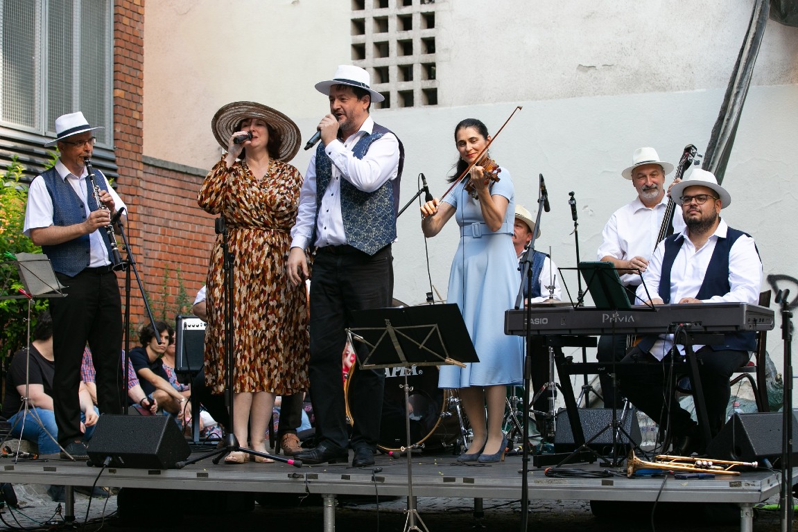 Free street music concert series: Sabbathsong Klezmer Band 