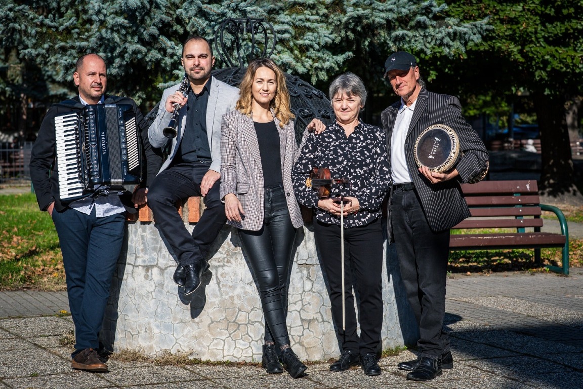 Free street music concert series: Samaria Klezmer Band